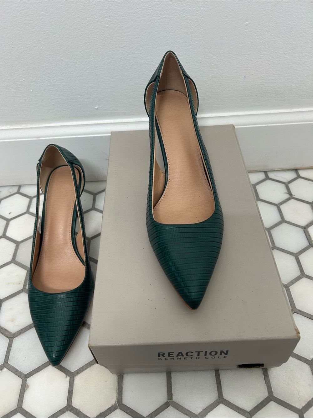 Kenneth Cole Reaction Forest Green Pointed Slingback Flats